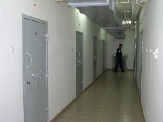 Tânărul care a tâlhărit doi minori a fost arestat
